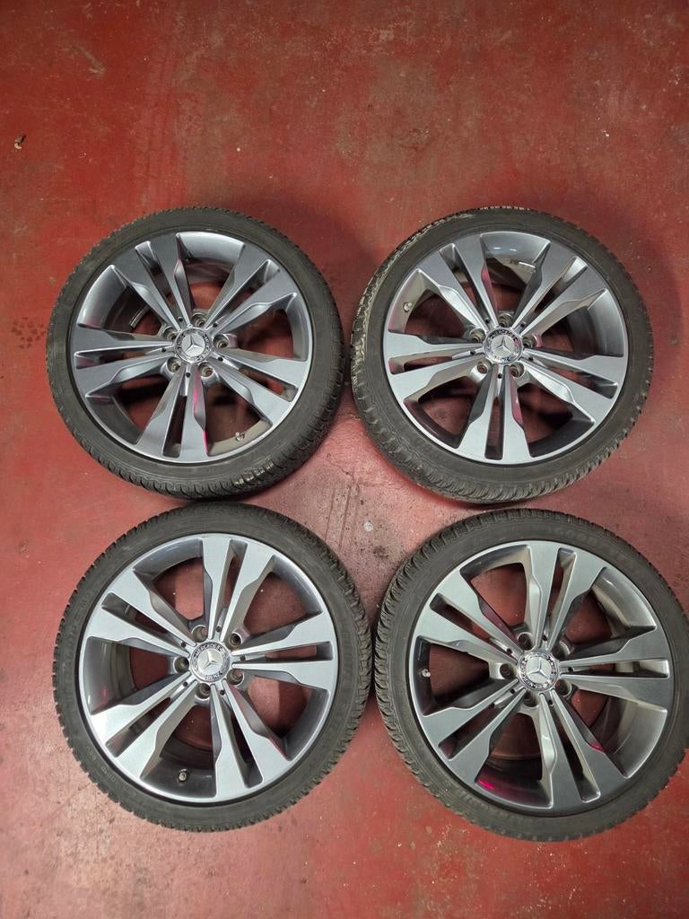 Originele Mercedes Cla velgen 18" met winterbanden, Auto-onderdelen, Banden en Velgen, Ophalen, 18 inch, Gebruikt, Banden en Velgen