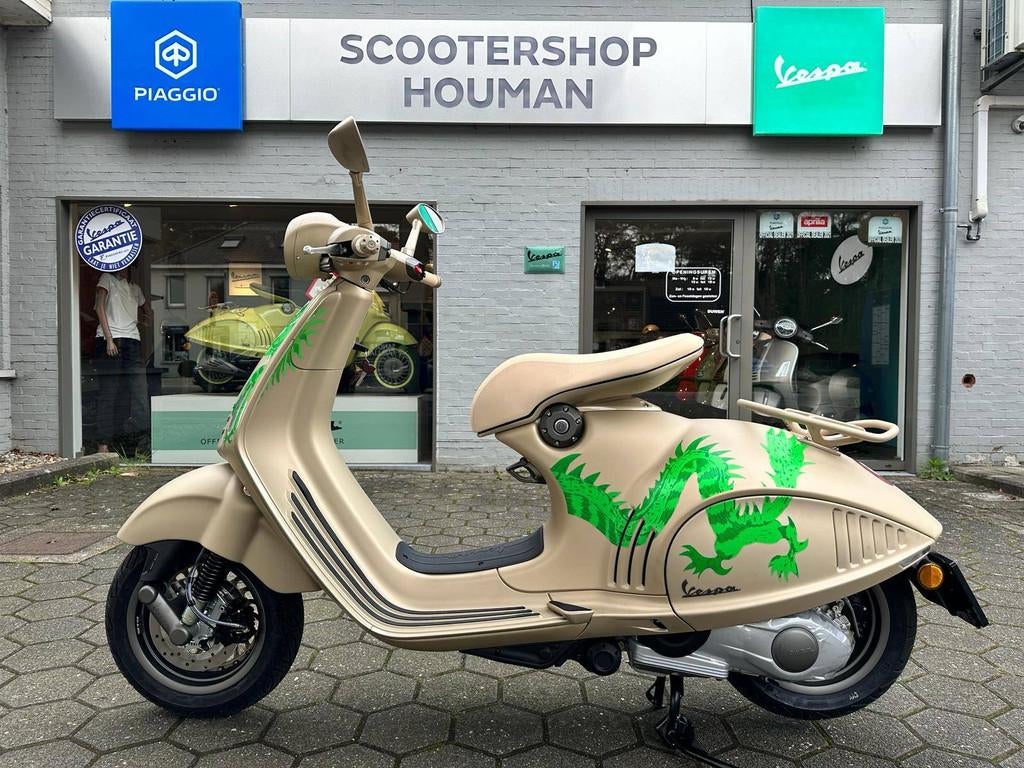 Vespa 946 125cc Dragon Gelimiteerde & Genummerde Editie (188, Fietsen en Brommers, Scooters | Vespa, Benzine, 125 cc, Overige modellen