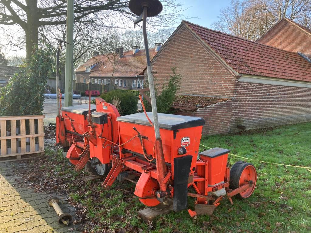 Semoir à maïs Carraro 4 éléments avec bacs à engrais, Articles professionnels, Agriculture | Outils, Enlèvement