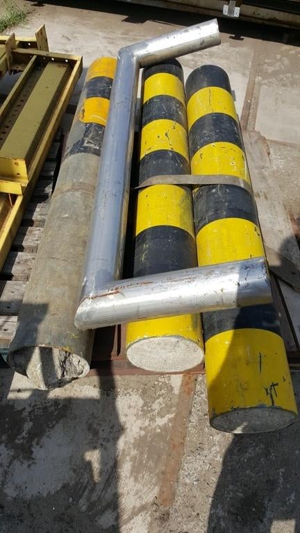 Afzet palen voor bescherming van in rij hoeken bij garages