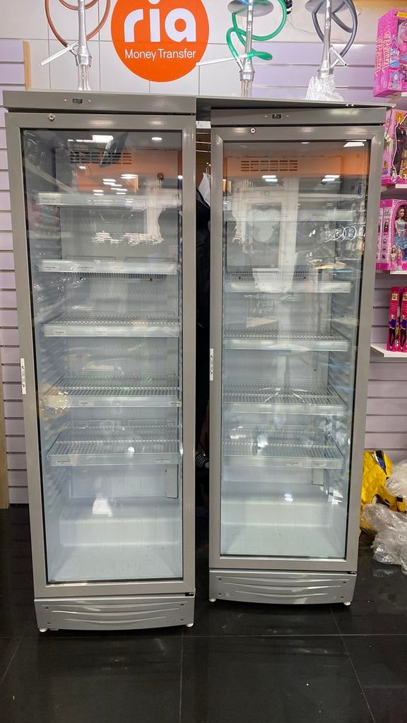 Réfrigérateur pour les boissons. 325€ Par piece, 150 tot 200 liter, Ophalen, Zo goed als nieuw, Zonder vriesvak