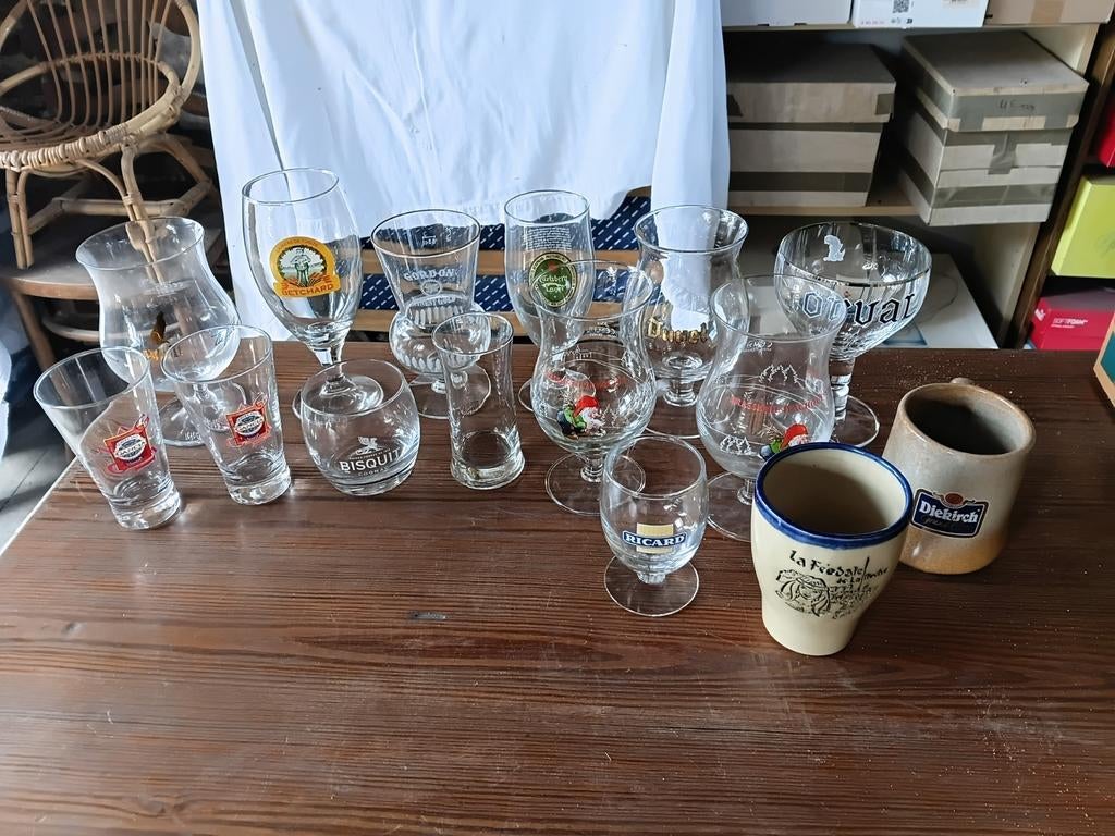 Exceptionnelle collection de verres publicitaires, Enlèvement ou Envoi