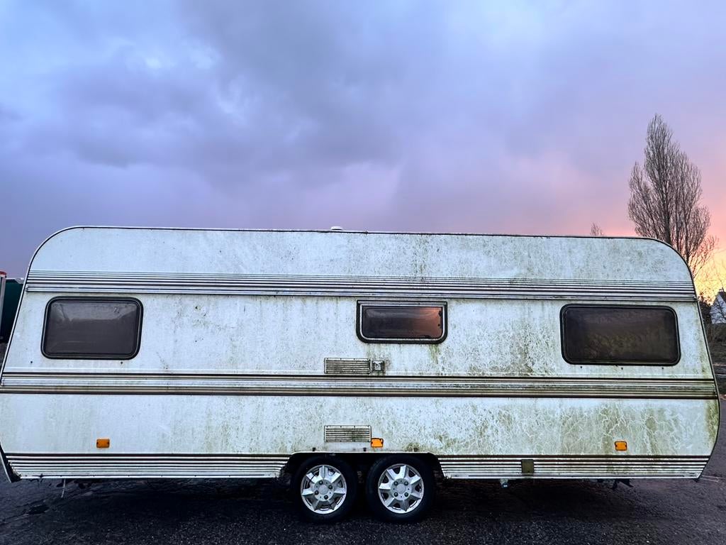 Caravane à vendre, rénovation poids actuellement < 750 kg, Caravanes & Camping, Enlèvement, Utilisé