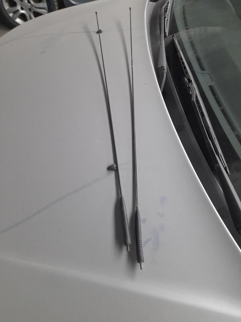 Antennes RENAULT TWINGO 1 d'origine // 5060 AUVELAIS, Enlèvement ou Envoi, Utilisé, Renault