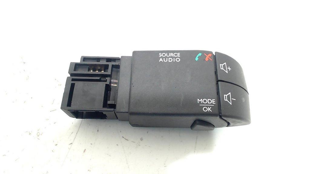 Radio bediening Renault Trafic, Enlèvement ou Envoi, Van der Ven Autorecycling B.V., Onderdelen@venauto.nl, Ettenseweg 76, 4706 PB Roosendaal, The Netherlands