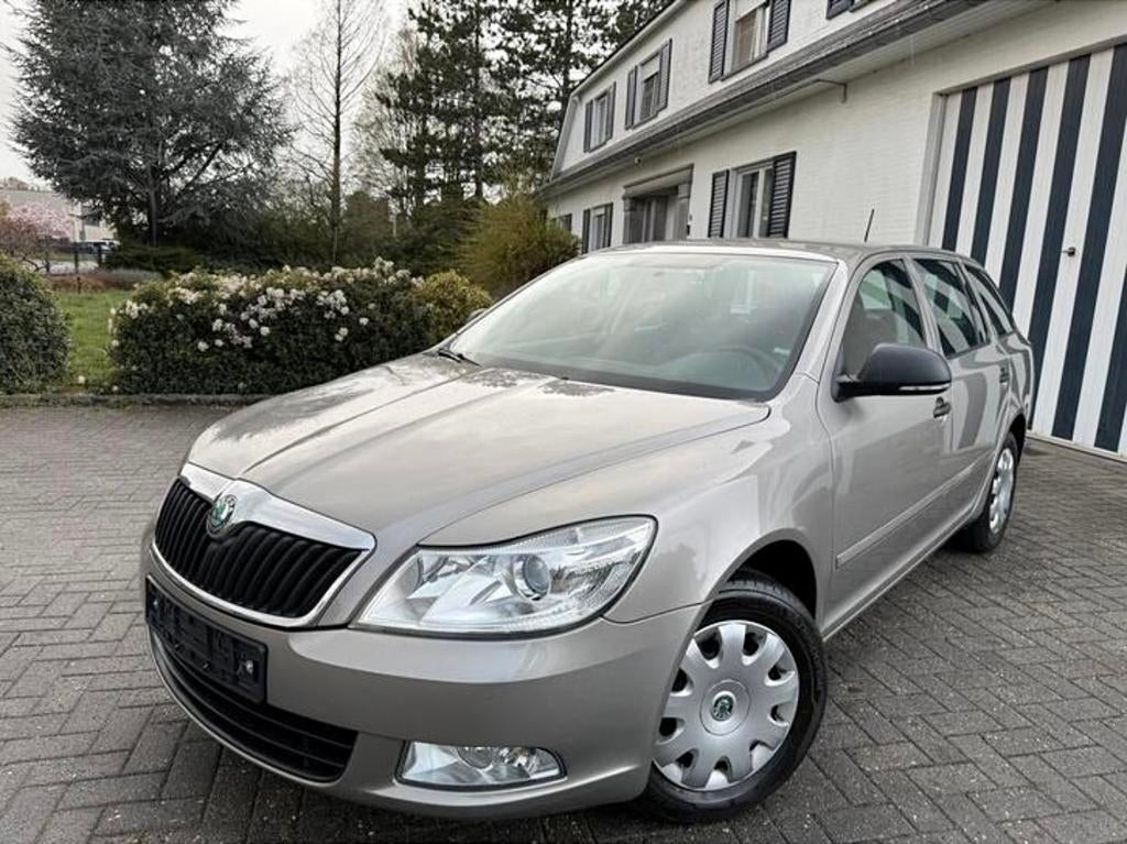 Skoda Octavia -Édition classique-Approuvé à blanc-État neuf!, Autos, Entreprise, Noir, 5 portes, Tissu