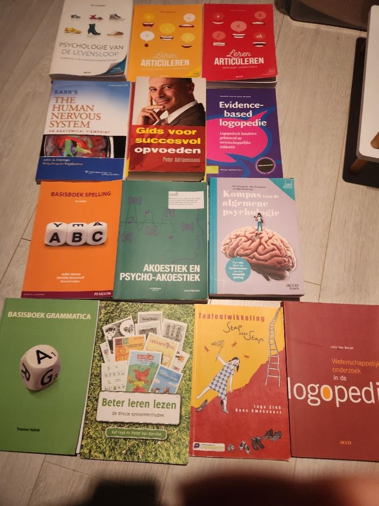 Boekenkast logopedie vives, Boeken, Ophalen