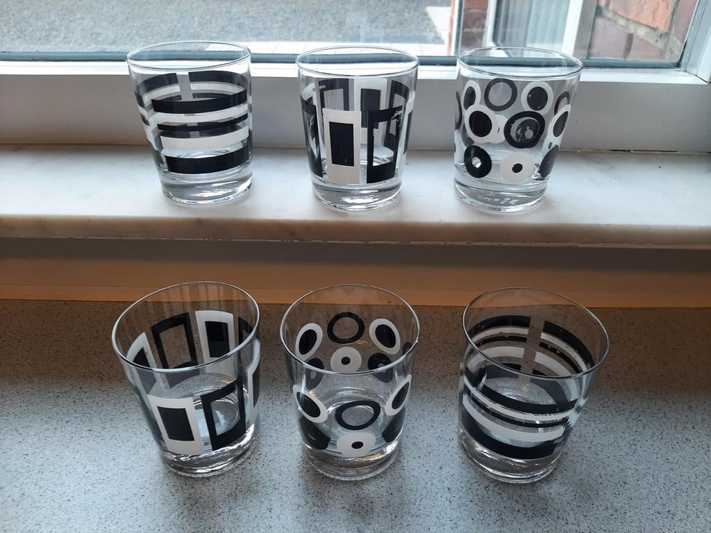 IKEA retro glazen zwart wit design – set van 6, Verzamelen, Glas en Drinkglazen, Ophalen of Verzenden