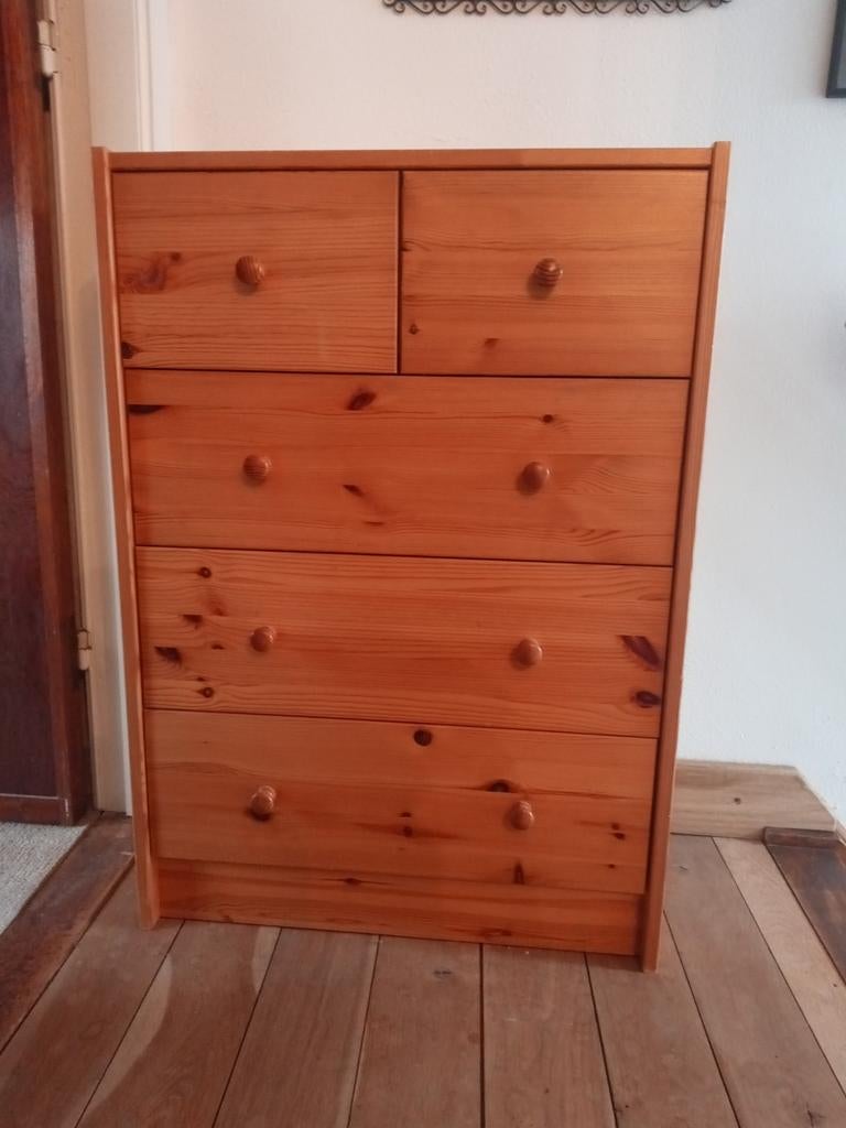 Grande commode
Largeur 62,5 cm
Profondeur 32,5 cm
Hauteur 88, Enlèvement, Pin