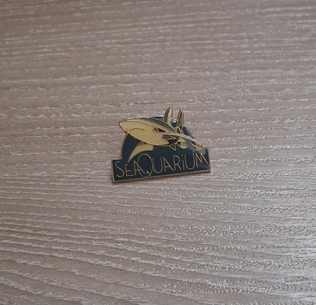 PIN - SEAQUARIUM - HAAI - REQUIN - SHARK, Collections, Envoi, Utilisé, Animal et Nature, Insigne ou Pin's