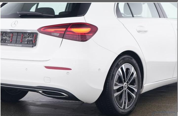 Mercedes-Benz A-klasse 220 4MATIC Hatchback Luxury Line | Tr, Auto's, Automaat, Stof, Zwart, 4 cilinders
