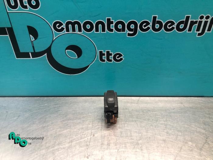 Commutateur chauffage vitre arrière d'un Opel Vivaro (Vivar, -, Opel, 3 mois de garantie, Utilisé