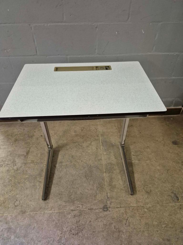 vintage grijs schoolbankje, Huis en Inrichting, Ophalen, Gebruikt, Kinderbureau, Vintage