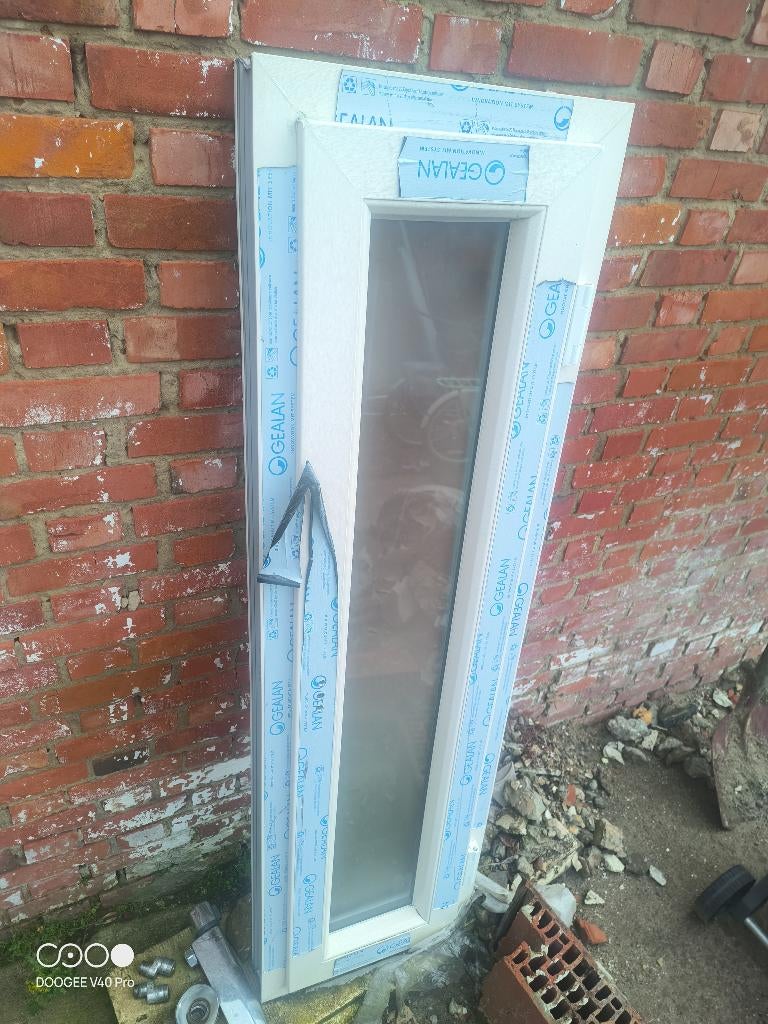 Nieuwe Pvc kiepraam met dubbelglas 140 × 40 cm (Creme), Neuf, Double vitrage, Fenêtre de façade ou Vitre, Enlèvement