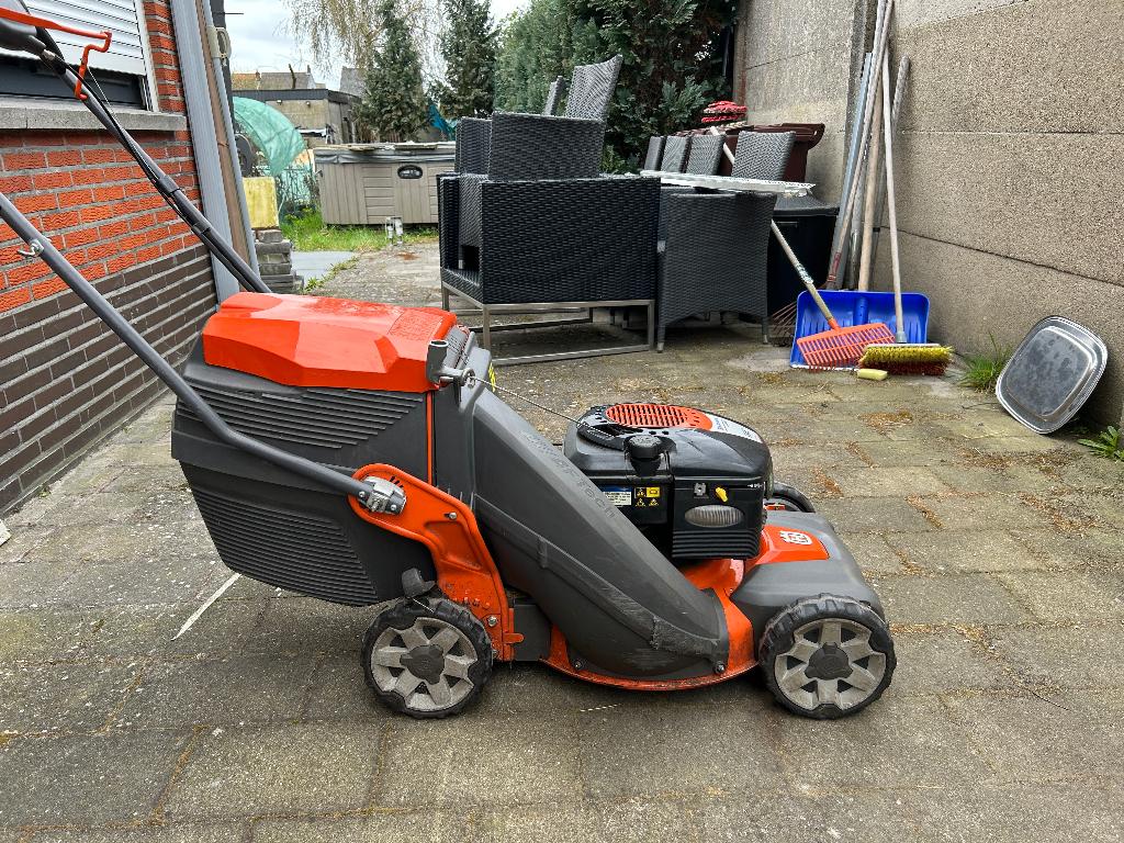 Grasmaaier Hvsqvarna LC 348V 650 Serie, Ophalen, Cirkelmaaier, Zo goed als nieuw, Benzine-grasmaaier