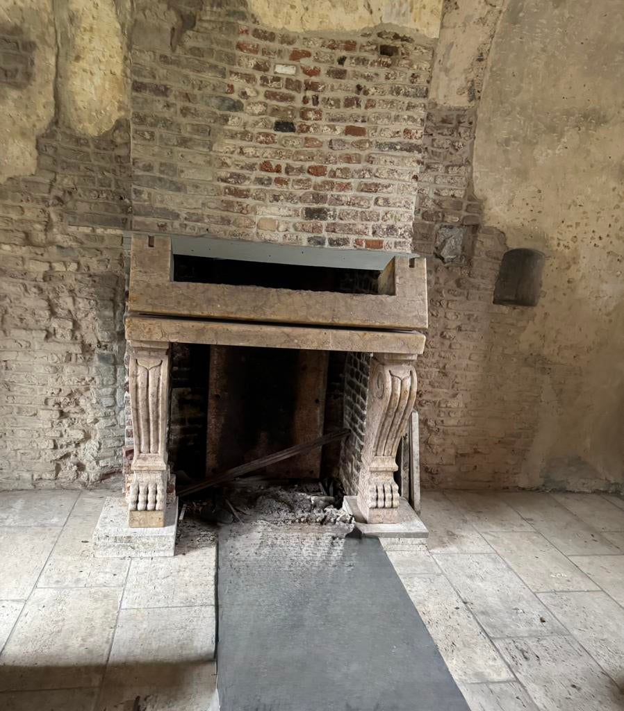 Cheminée en pierre, Enlèvement, Comme neuf