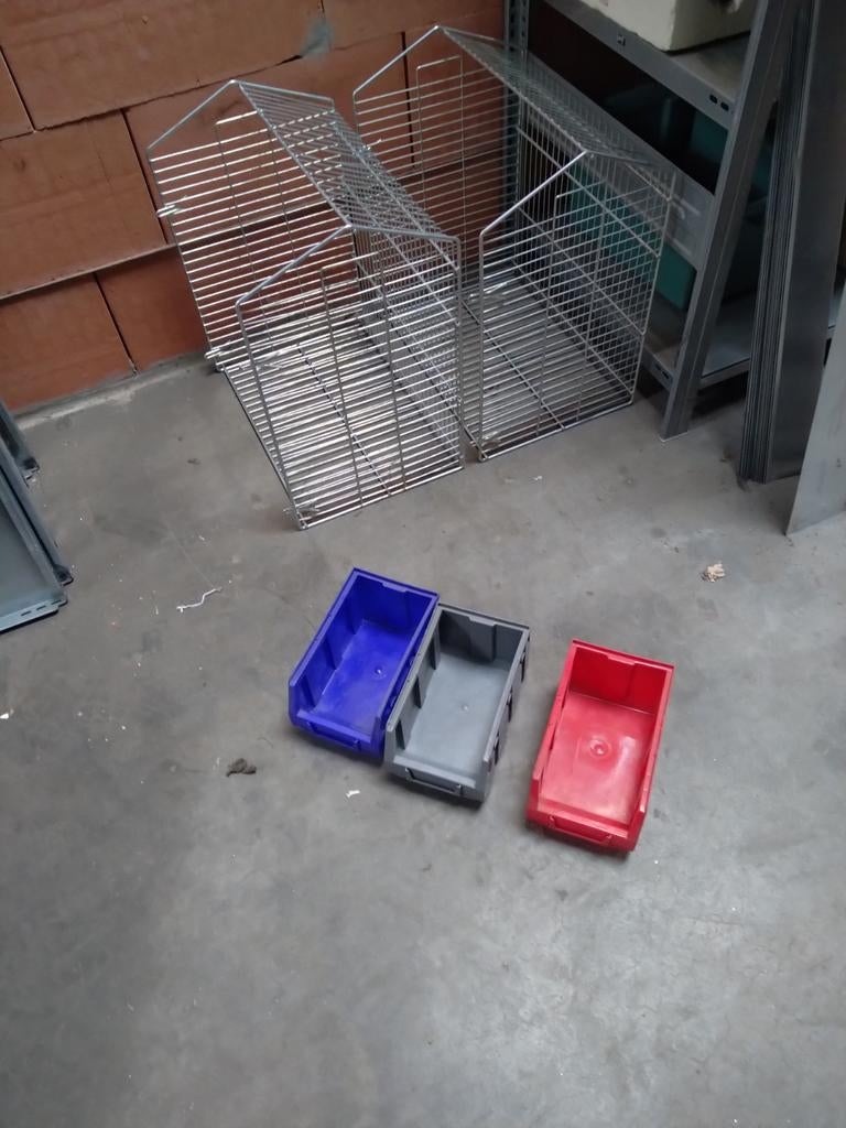 Stapelmanden en magazijnbakken, Ophalen