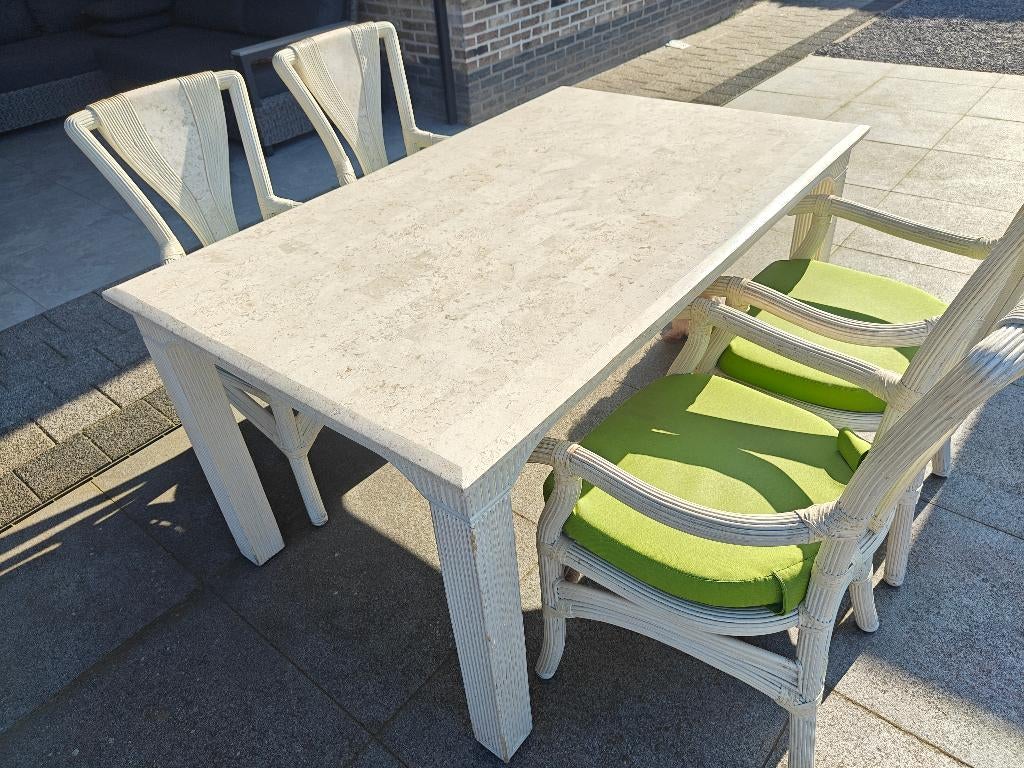 Table avec chaises, 100 à 150 cm, Quatre personnes, Enlèvement, Utilisé