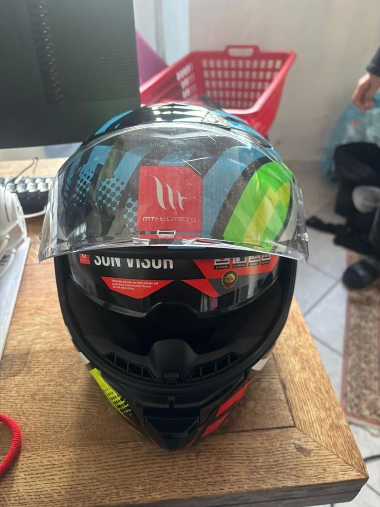 helm mt helmets thunder 4 vgt ontwerp maat 2xl, Fietsen en Brommers, Brommerhelmen