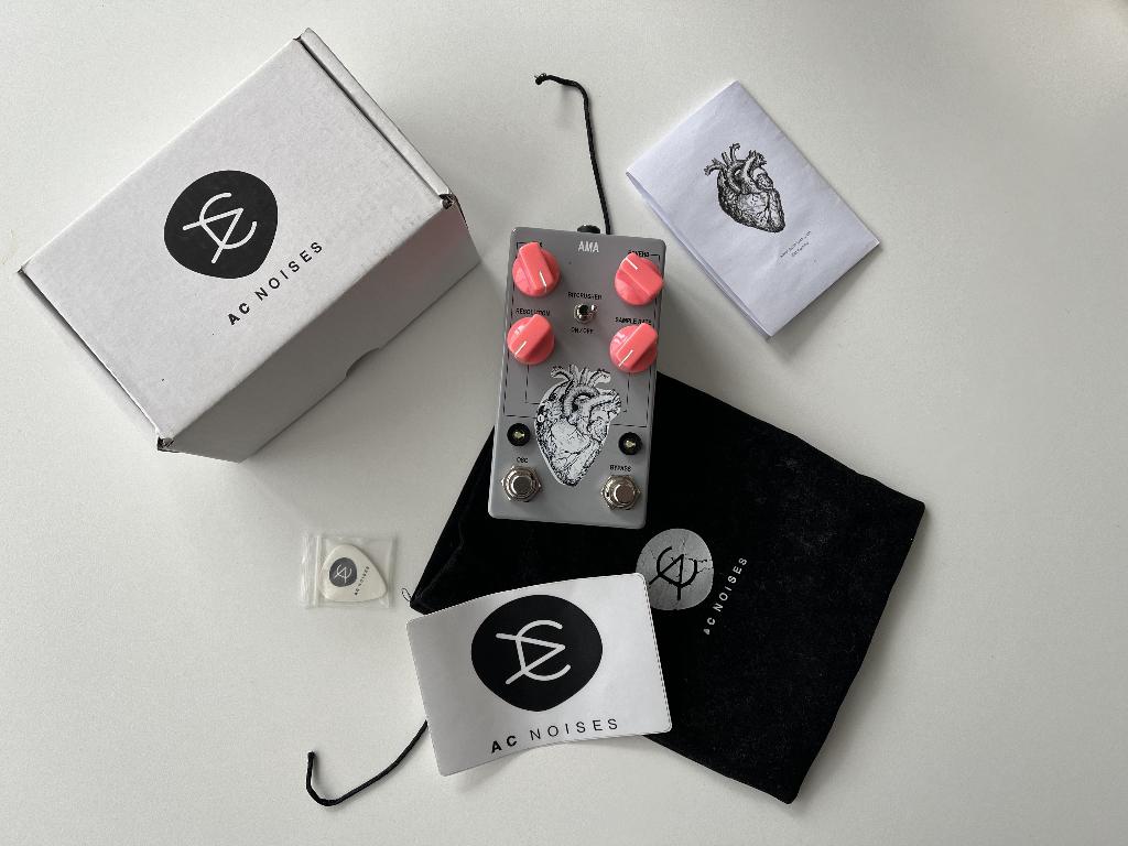 AC Noises AMA - reverb/bit-crush boutique pedal, Enlèvement ou Envoi, Comme neuf, Distortion, Overdrive ou Fuzz