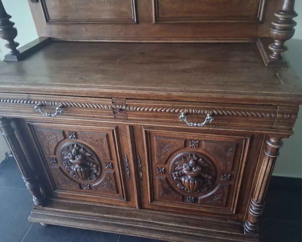 Antieke mechelse kast, Enlèvement