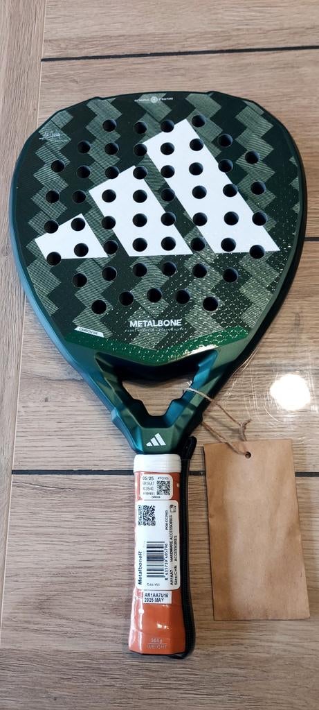 Adidas metalbone reserve green. Neuve .raquette collector, Enlèvement ou Envoi, Neuf, Raquette de padel