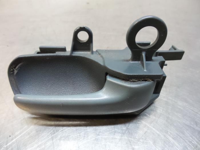 Poignée portière 2portes droite d'un Toyota Yaris (Yaris 1, Autos : Pièces & Accessoires, -, 3 mois de garantie, Toyota, Utilisé
