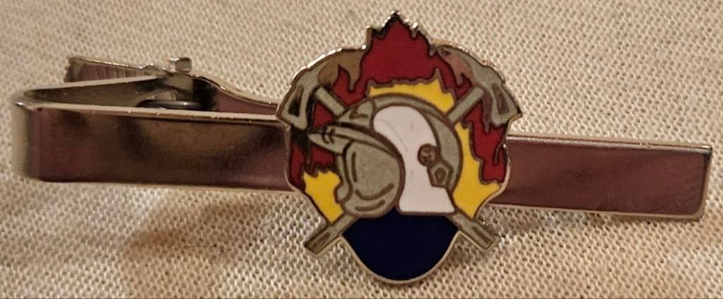 Pince à cravate Fire Brigade argentée NEUVE
C'est une Vinta, Collections, Enlèvement ou Envoi