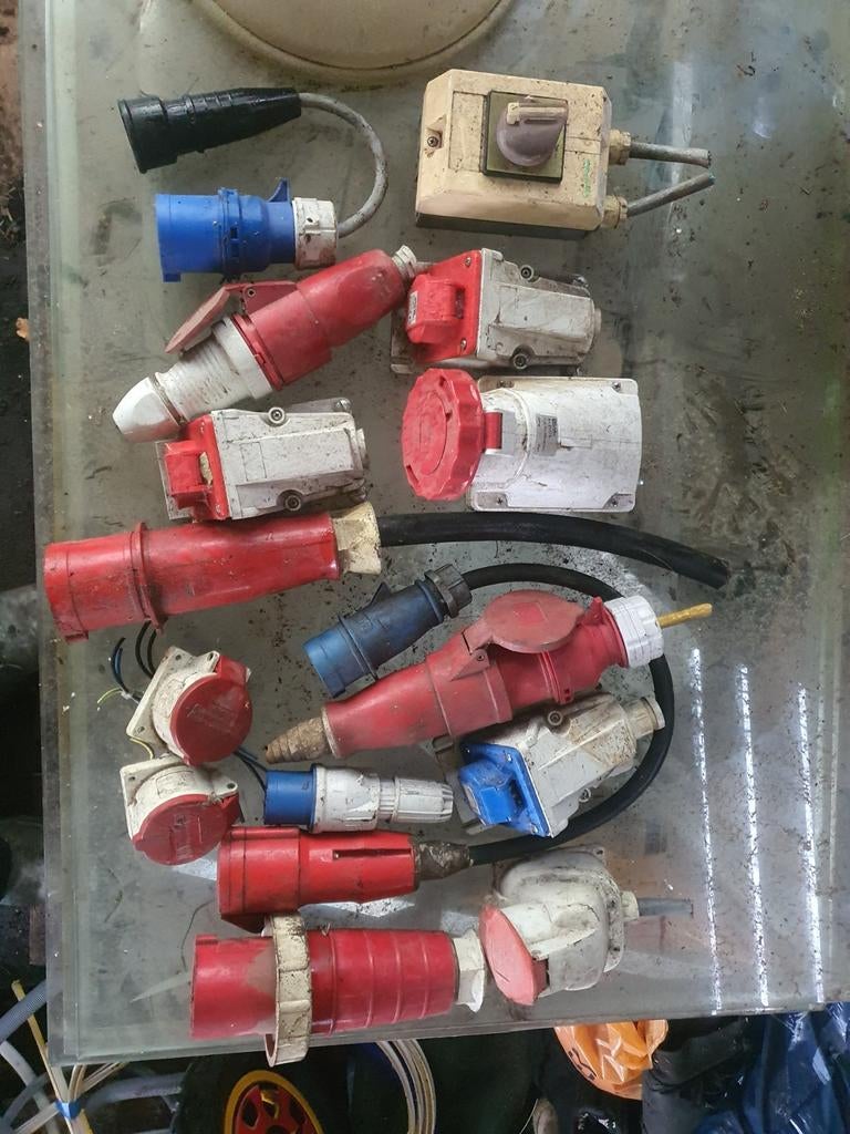 Arrêtez le contact et déplacez les pièces d'un lot (50 euros, Enlèvement