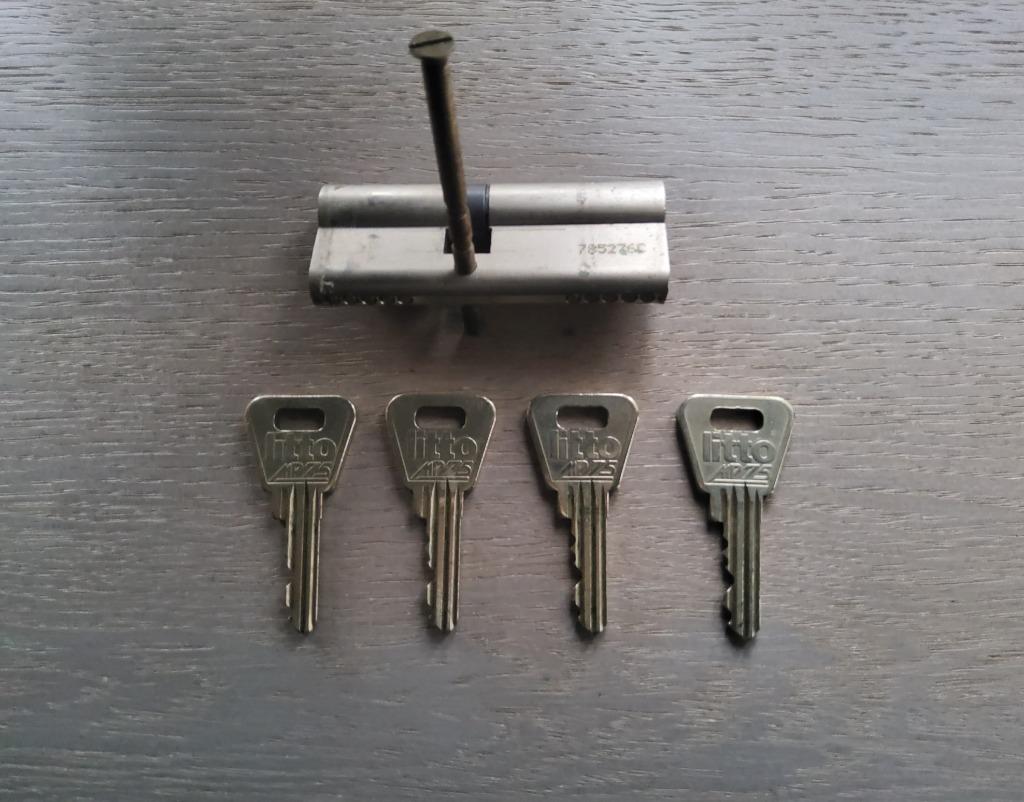 Litto deurslot met 4 sleutels voordeur, Doe-het-zelf en Bouw, Hang- en Sluitwerk, Ophalen of Verzenden, Zo goed als nieuw, Slot