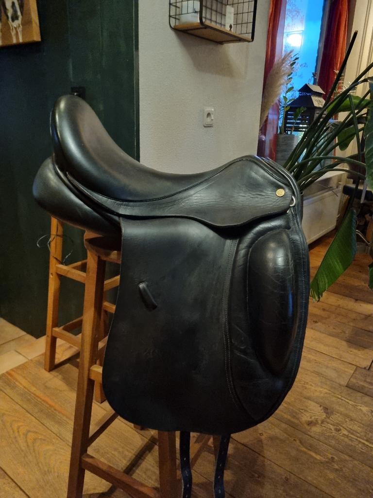 Dressuurzadel 18 inch, Verzenden, Gebruikt, Dressuur