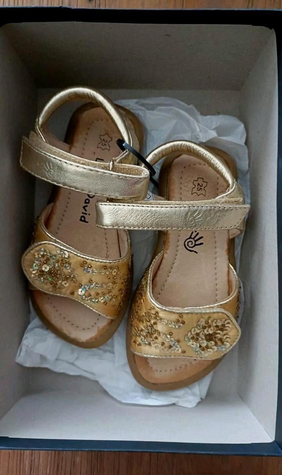 NOUVEAU - magnifiques sandales - taille 25, Enfants & Bébés, Enlèvement, Neuf