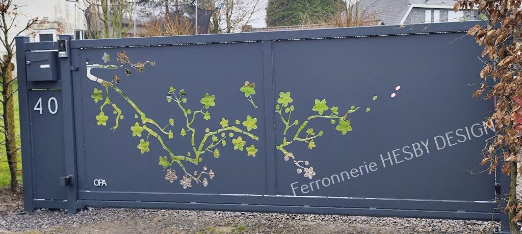 Barrière ,portail autoportant sur mesure et SANS ENTRETIEN