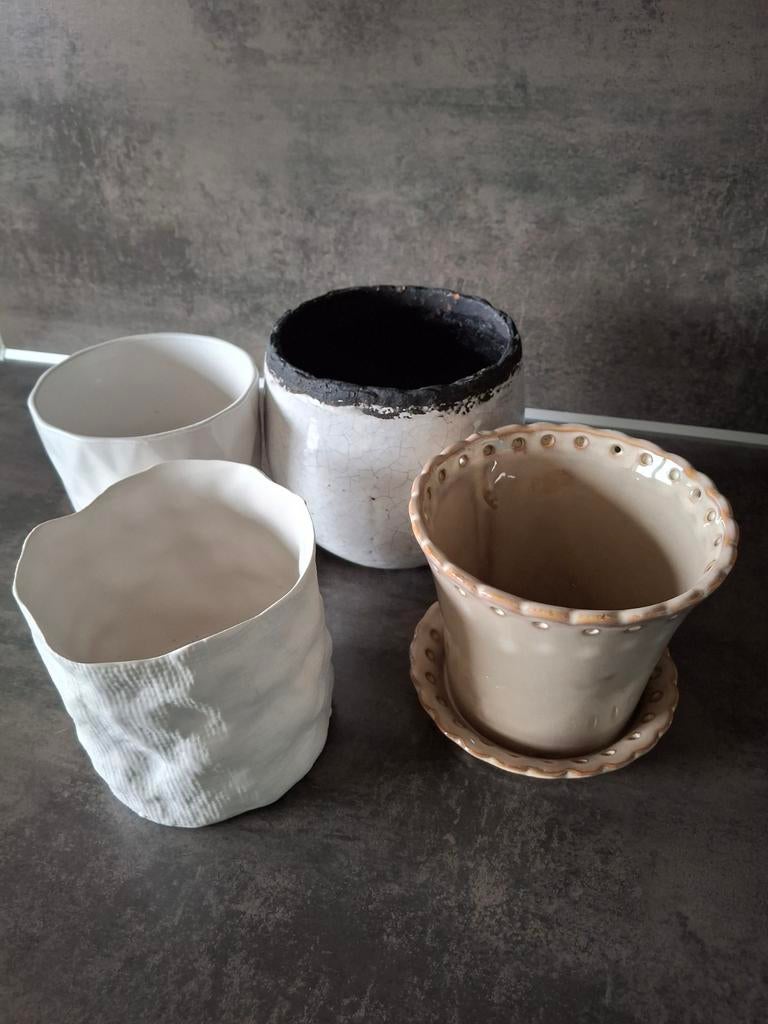 4 cachepots  in steen, 3 gekleurde in kunststof., Tuin en Terras, Ophalen, Rond, Steen, Binnen