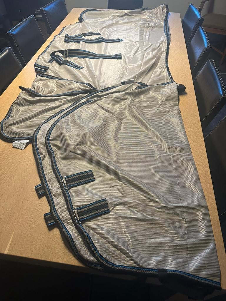 Splinternieuw vliegendeken met nekstuk voor paarden, Dieren en Toebehoren, Ophalen of Verzenden, Nieuw, Deken