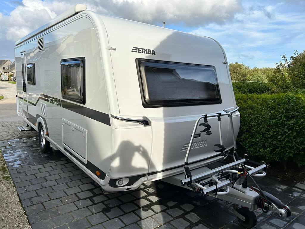 ERIBA NOVA 565 van 2023 met 6 slaapplaatsen, Rondzit, 7 tot 8 meter, Luifel, Eriba