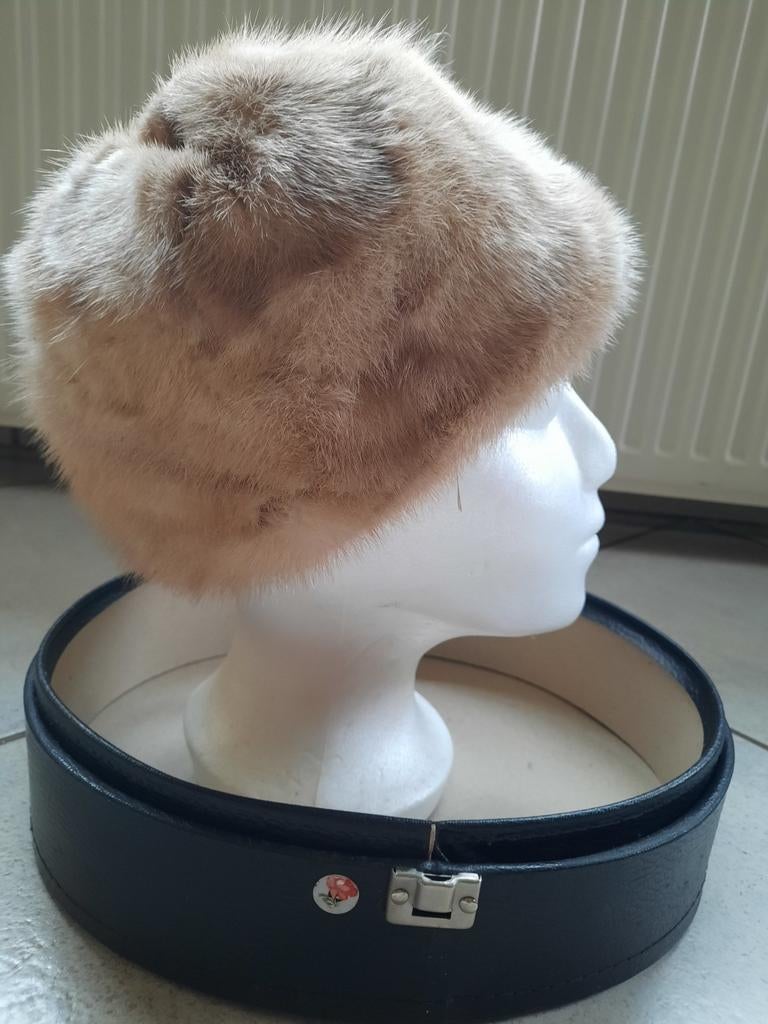 Hoedje uit bont, Ophalen