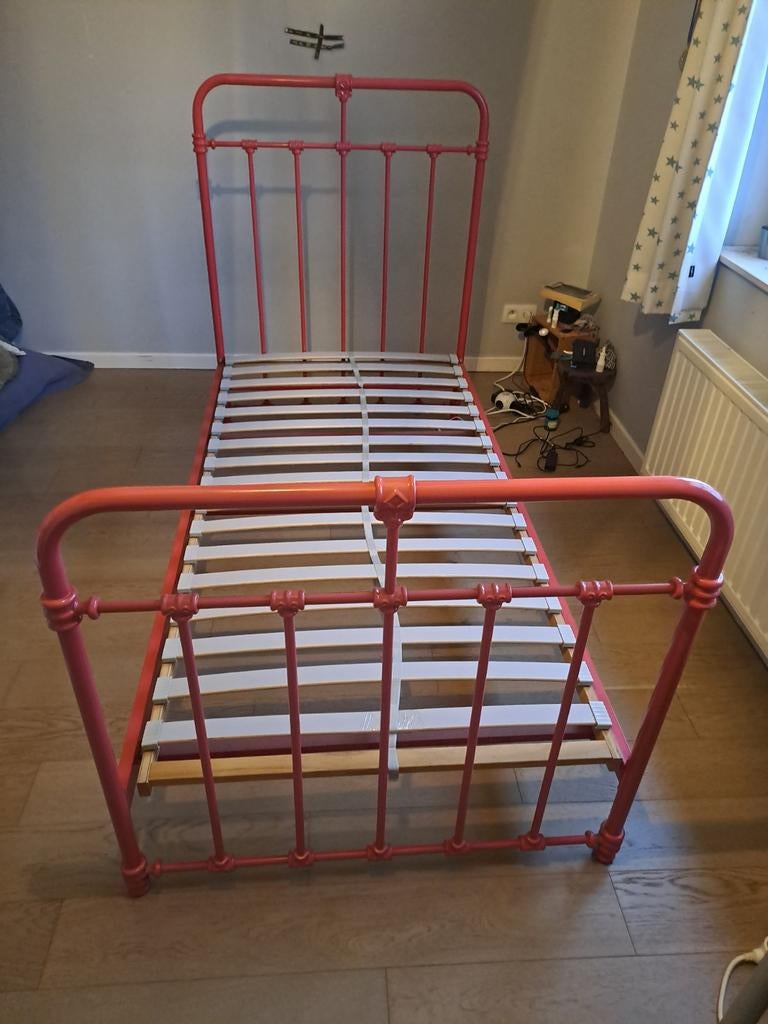 Lit enfant métal rouge 191 x 90, Maison & Meubles, Chambre à coucher | Lits, Enlèvement