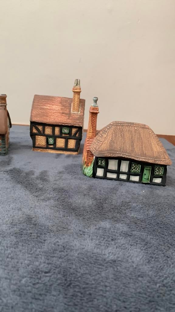 Miniatuur decoratie: huisjes, Ophalen, Zo goed als nieuw
