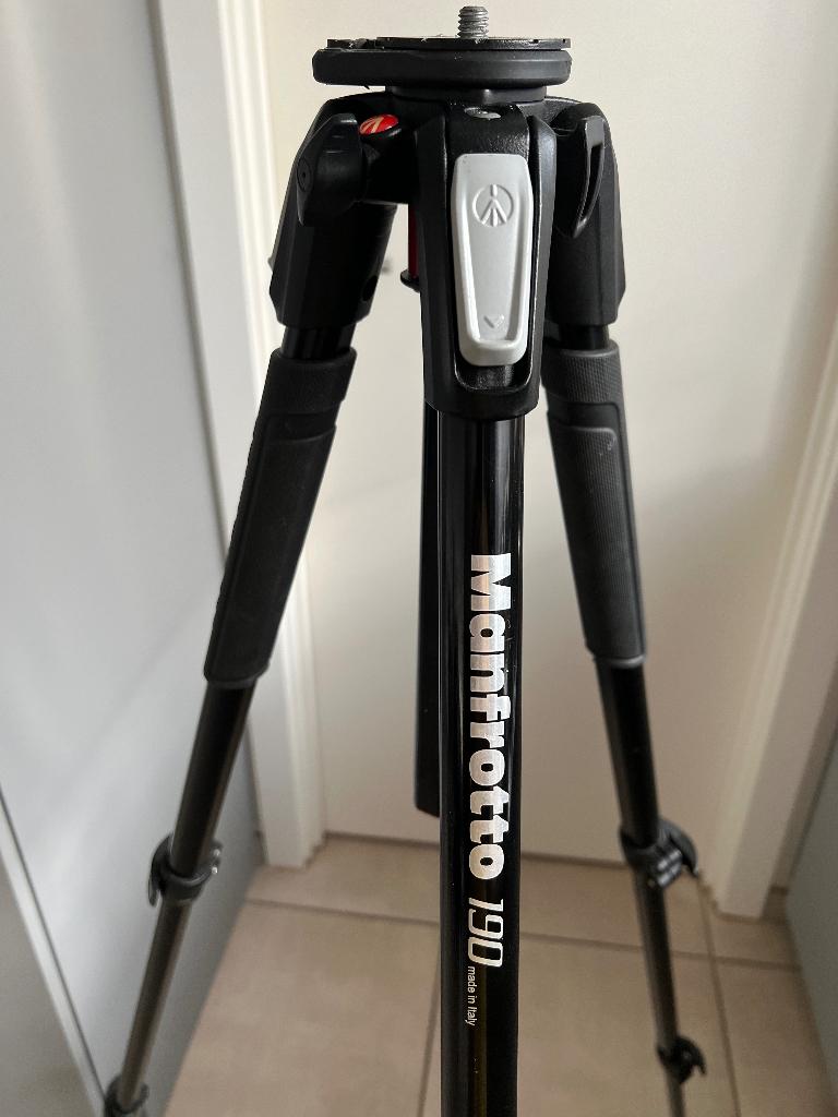 trépied Manfrotto 190, Audio, Tv en Foto, Fotografie | Statieven en Balhoofden, Ophalen of Verzenden, Zo goed als nieuw, 150 tot 175 cm