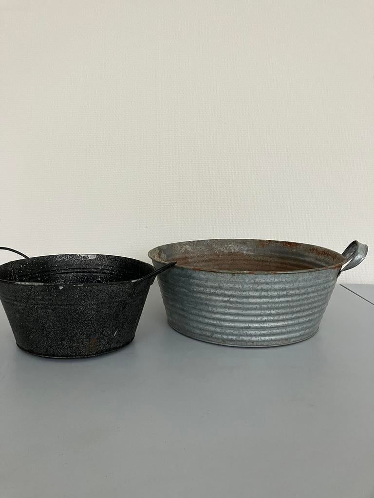 2 Zinken kuipen/bloembakjes., Ophalen of Verzenden