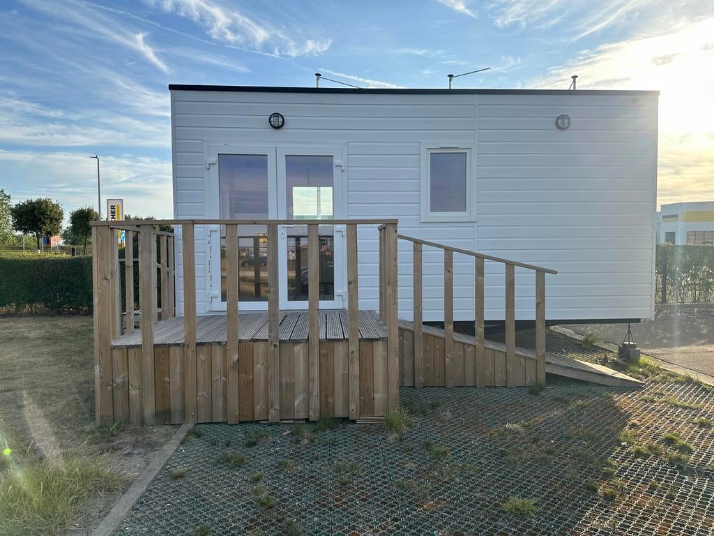 NIEUWE LUXUEUZE COMPACTE ZORGUNIT-WOONUNIT 600x370 MET TRAP