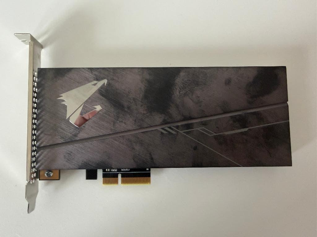 Aorus RGB AUIC NVME SSD 1TB, Intern, Gebruikt, Gigabyte, SSD