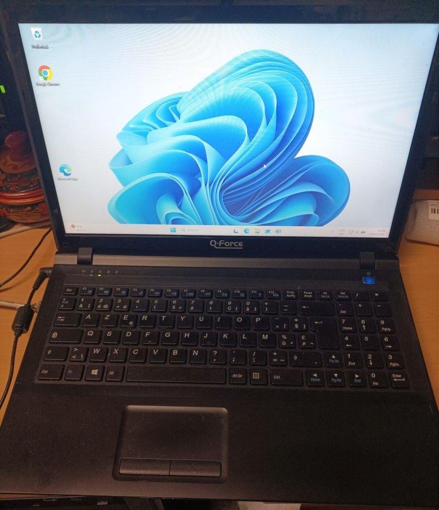 Qforce 16Inch laptop, Intel i3 core, 16 pouces, Utilisé, SSD