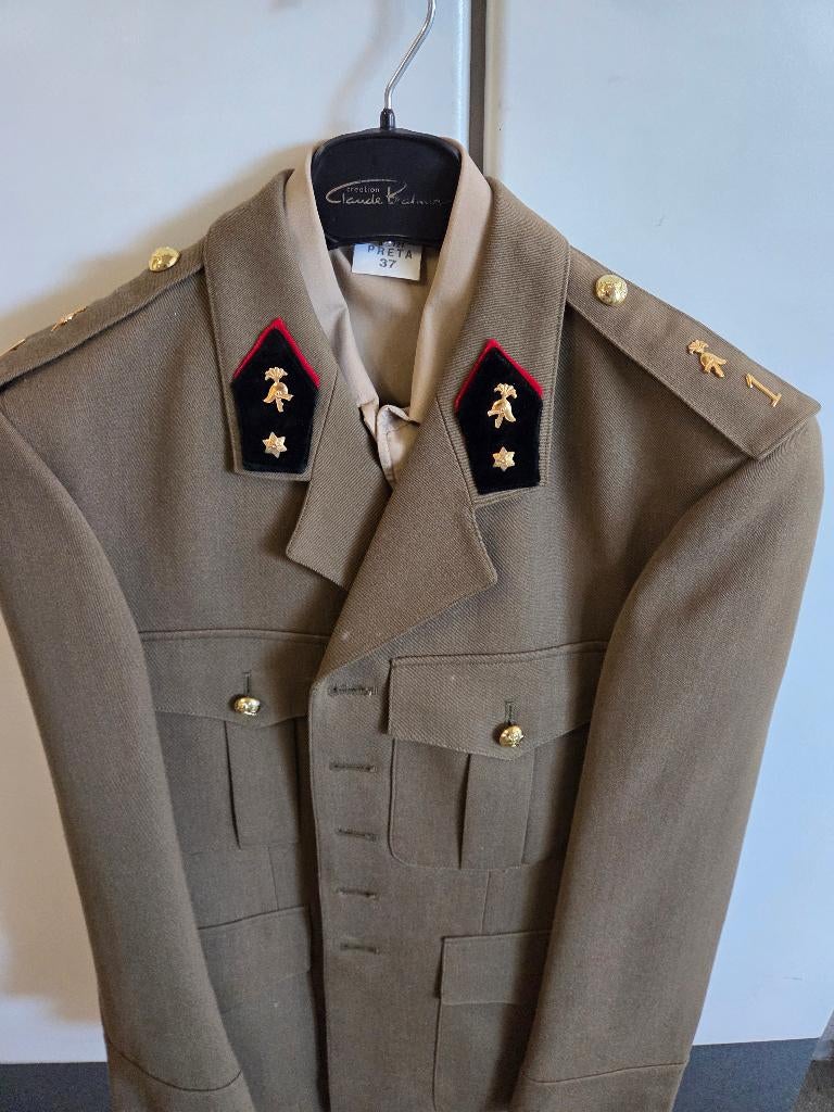 Leger uniform, Ophalen