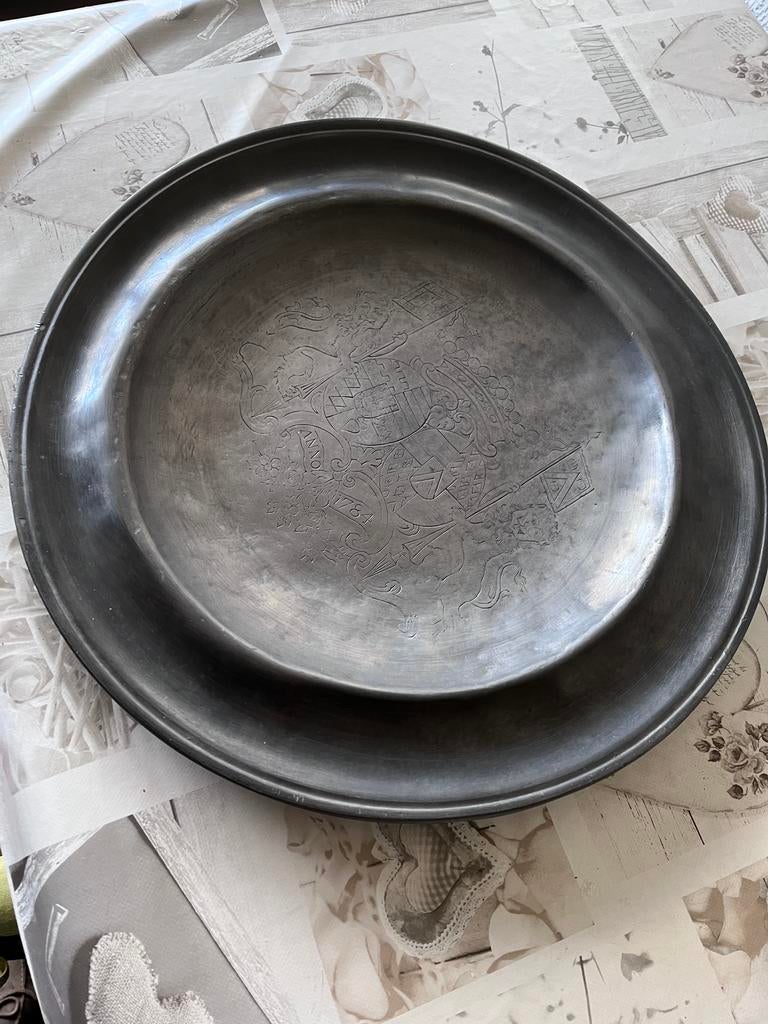 Assiette étain, Enlèvement