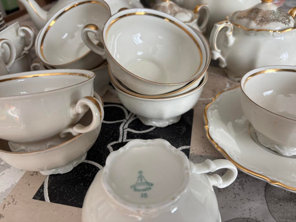 Verschillende koffie en eetserviezen van porselein., Antiek en Kunst, Antiek | Servies compleet, Ophalen