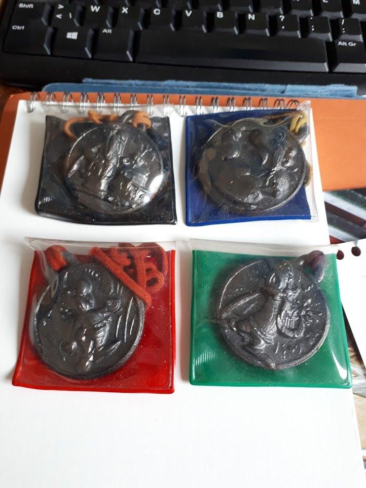 ENSEMBLE de 4 médailles - ASTÉRIX, OBÉLIX, etc., Livres, Enlèvement ou Envoi, Goscinny - Uderzo