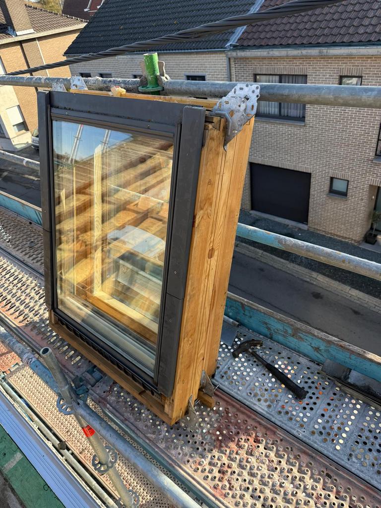 VERSCHILLENDE VELUXEN AANWEZIG +  MONTAGE OPTIE, Bricolage & Construction, Enlèvement, Comme neuf, Double vitrage