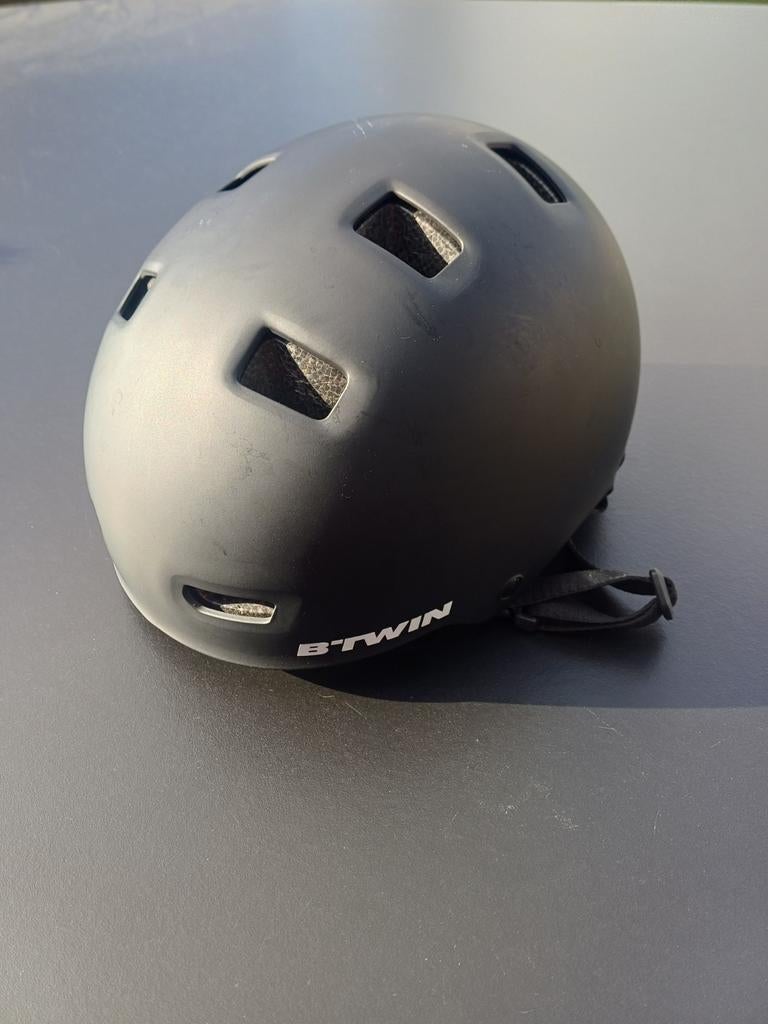 B-twin fietshelm voor kinderen., Fietsen en Brommers, Fietsaccessoires | Fietshelmen, Ophalen